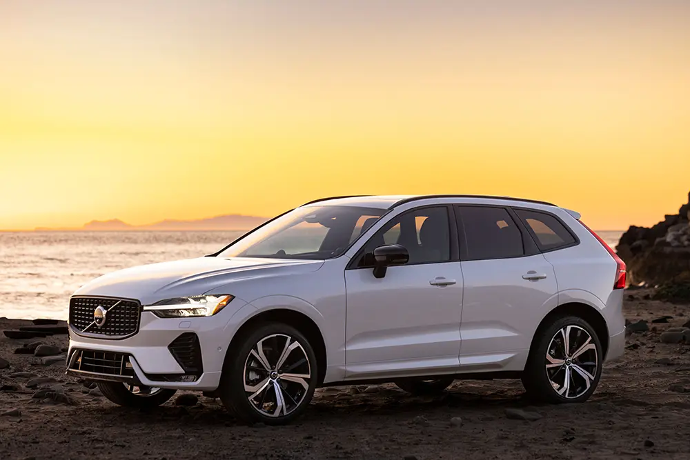 2025 Volvo XC60 White Live